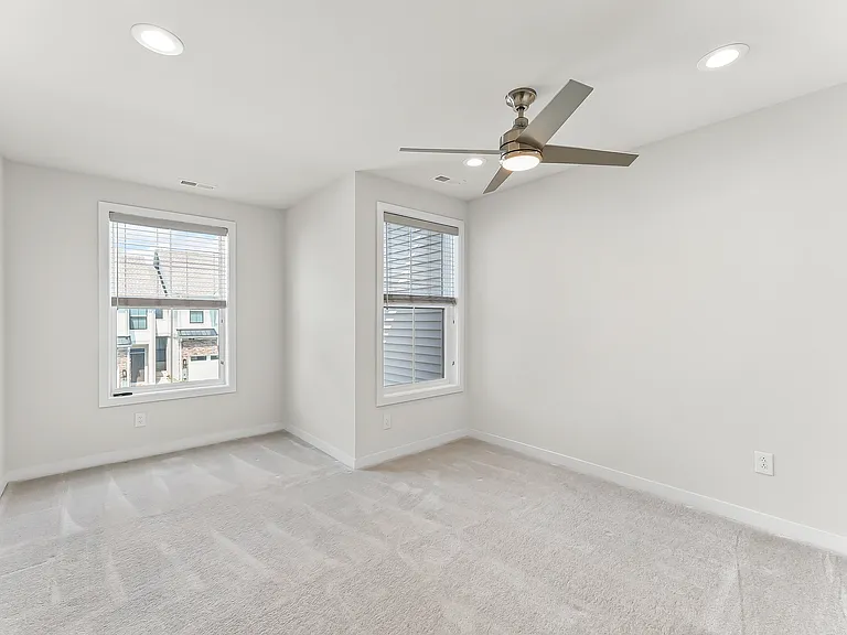 178 Kennedy Dr — Photo 23
