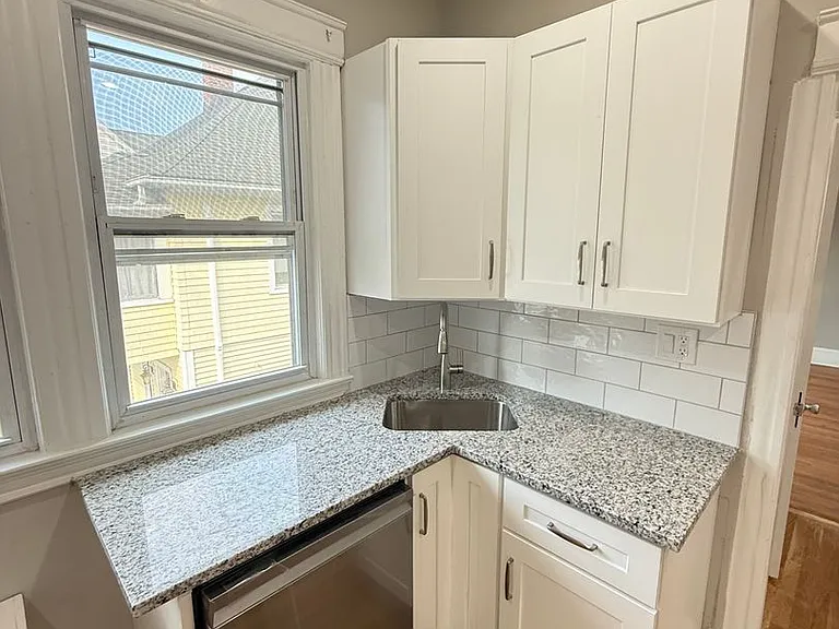 45-47 Maplewood Ave — Photo 23