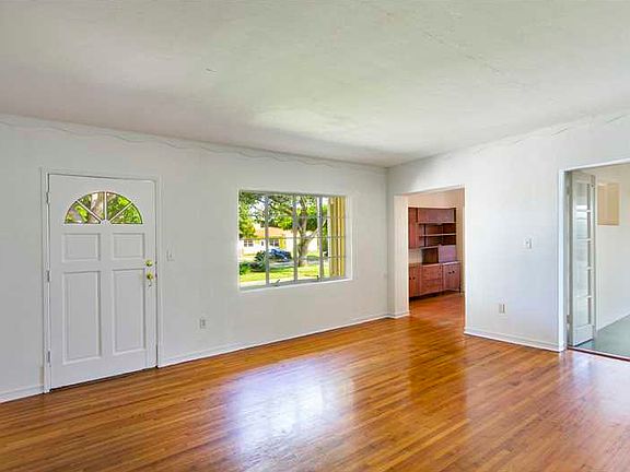 3rd image of 126 NE 107th St