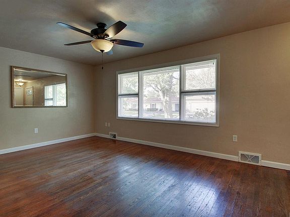 5th image of 714 W Brennan Dr