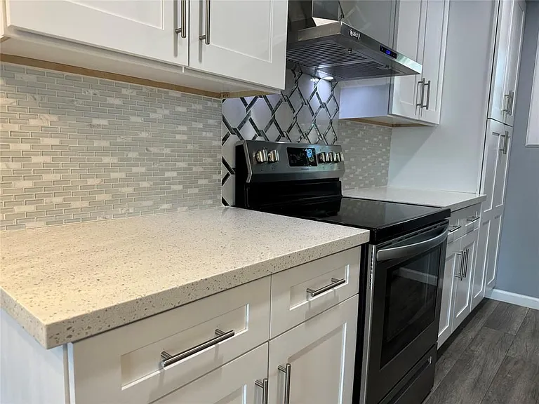 Tradewinds Condominiums — Photo 15