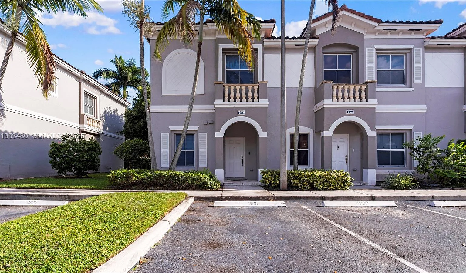 3 bed, 1250 sqft, $3,100 — Photo 1