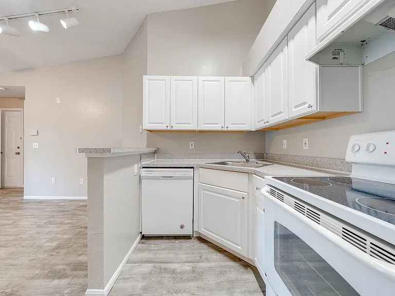 2210 Yankee Pl #334 — Photo 8