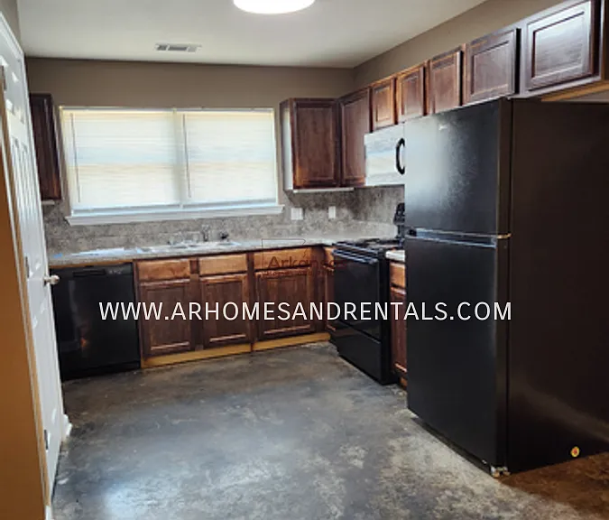 2501 Ridgeland Cir #8 — Photo 4