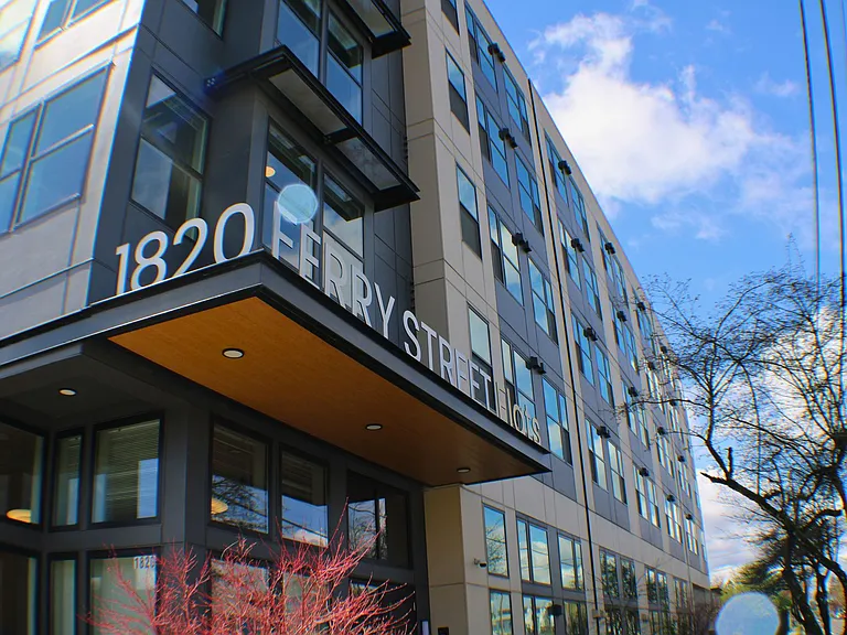 Ferry Street Flats - Modern Studios and Lofted units right by campus! — Photo 25