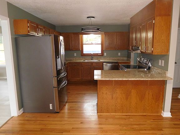 4th image of 154 Whispering Pines Rd