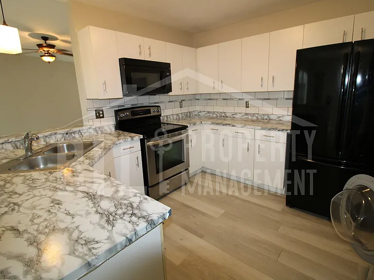 240 Fox Ridge Rd — Photo 13