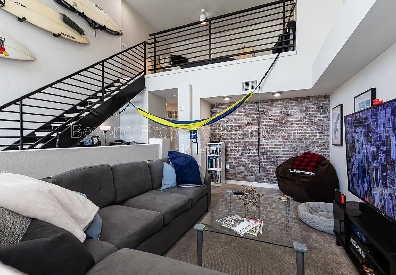 1 bed, 1.0 bath, 881 sqft, $2,988 — Photo 3