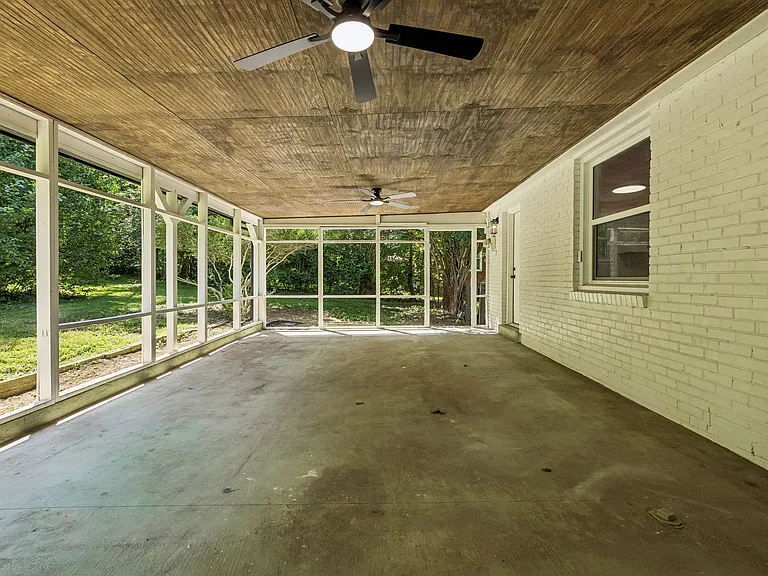 2208 Larimore Dr — Photo 13