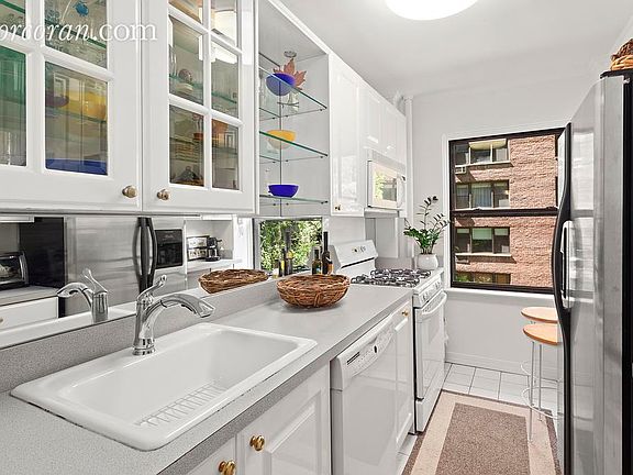 3rd image of 510 E 86th St APT 5A