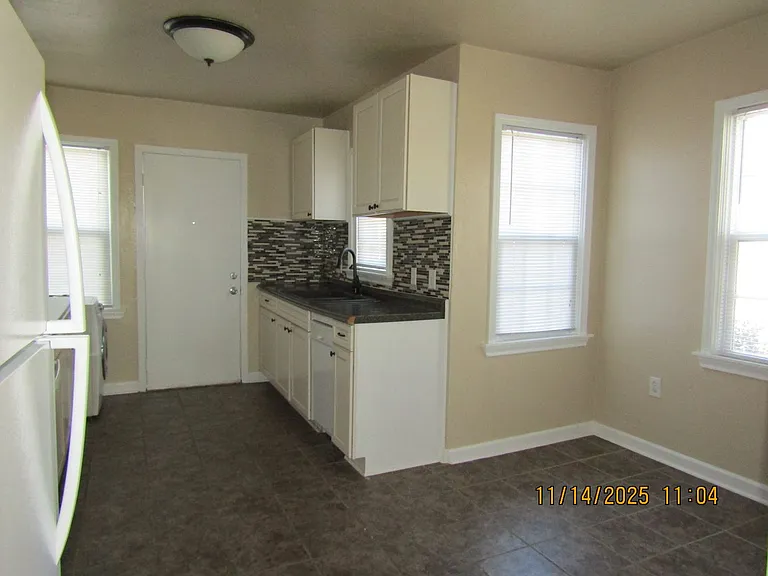 1206 NW Oak Ave — Photo 8