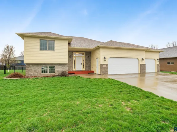 310 W 7th St, Tea, SD 57064
