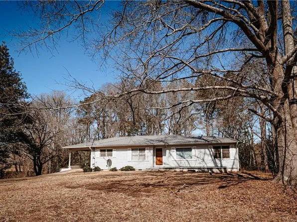 30 E Side Dr, Tallapoosa, GA 30176