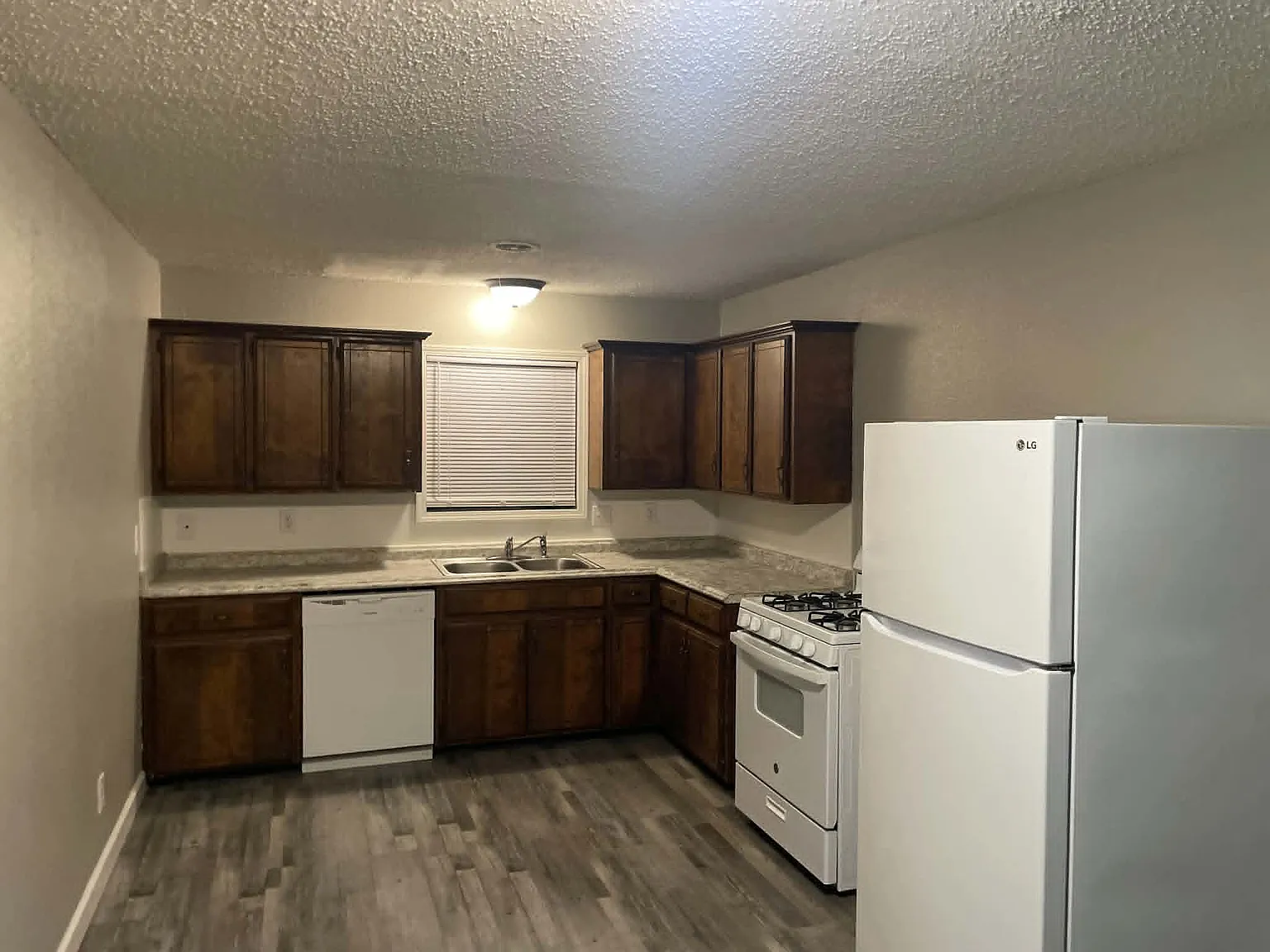 2 bed, 1200 sqft, $800 — Photo 2
