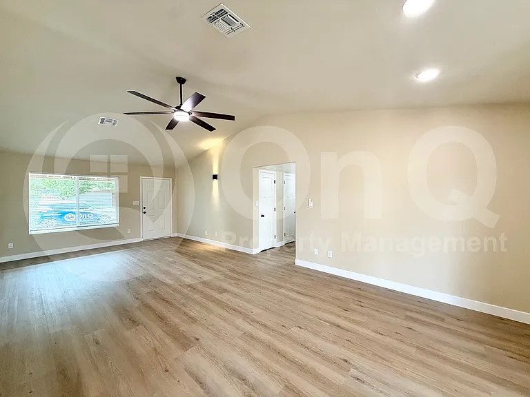 1266 W Mendoza Ave — Photo 3