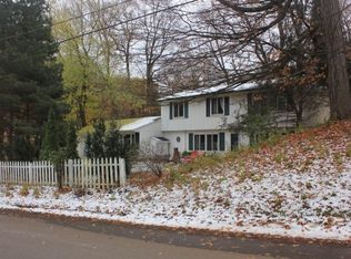 20955 Ivy Ln, Shorewood, MN 55331