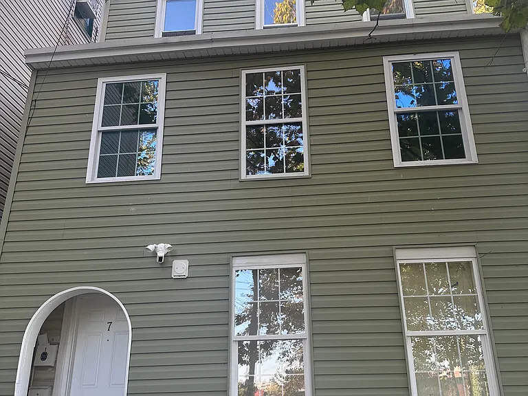 7 Circle Ave #2 — Photo 1