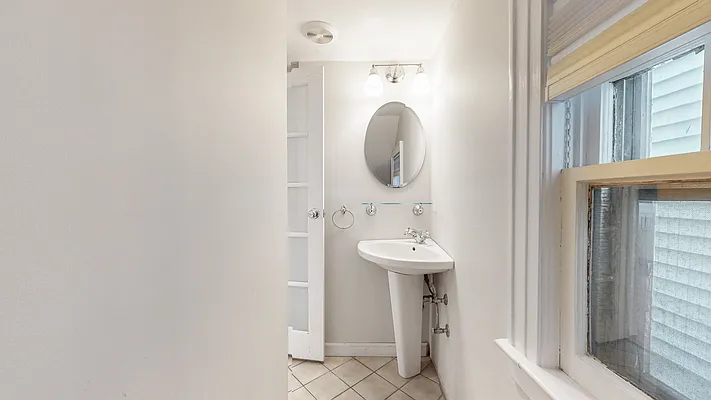 Sold by Remax City Square | media 7