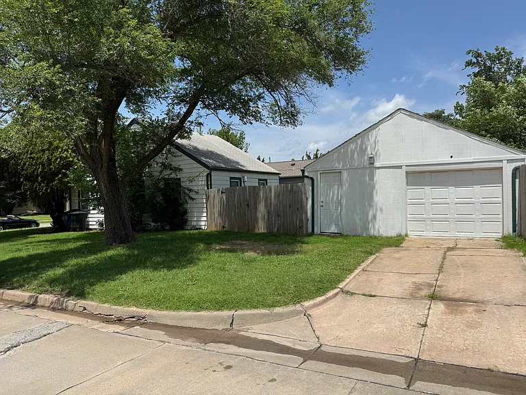 1602 N Volutsia Ave — Photo 29