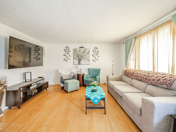 4th image of 3502 River Park Dr