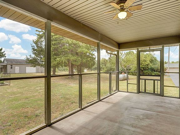 Screened in sun porch