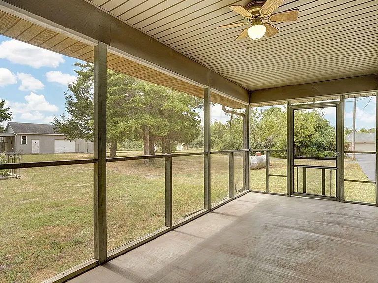 Screened in sun porch