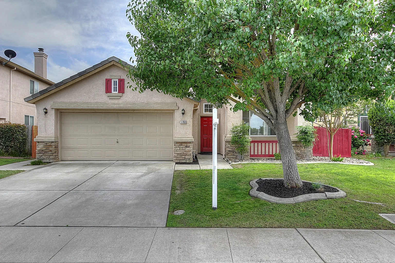 1760 Komenich Dr photo 1