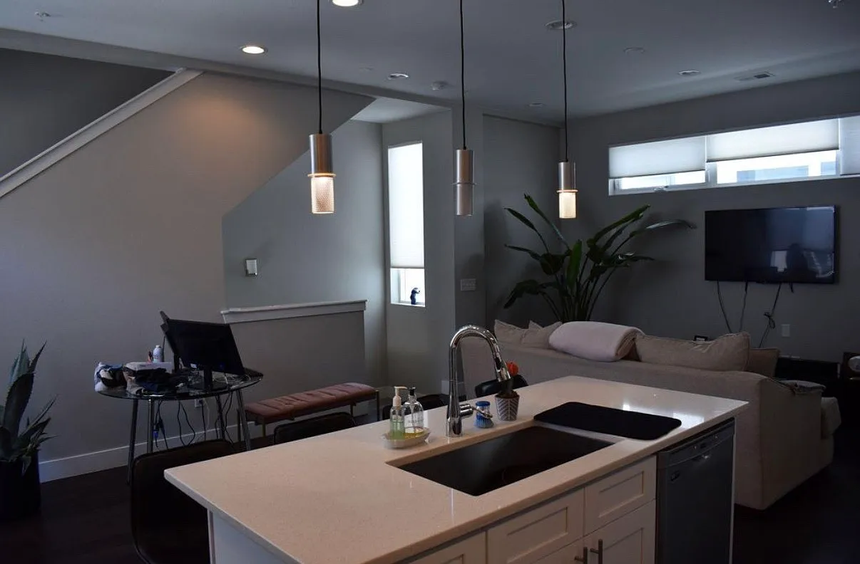 2 bed, 1418 sqft, $3,700 — Photo 4