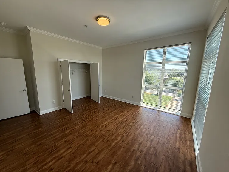 196 W Main St #6 — Photo 8