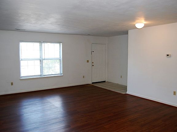 5th image of 407 Laurence Ln