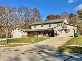 488-490 Olympic Dr, Slinger, WI 53086