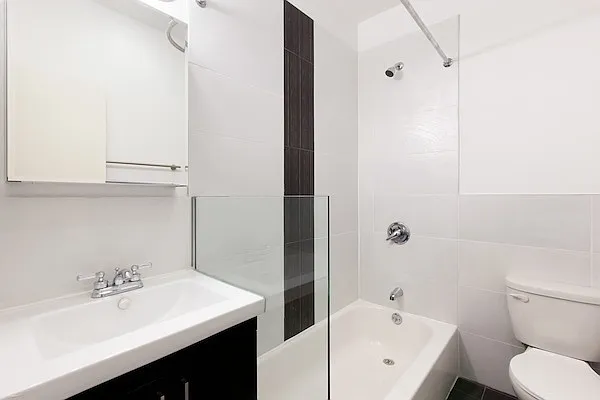 154 Adelphi St #6 — Photo 5