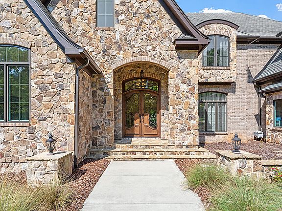 4th image of 6025 Old Field Dr