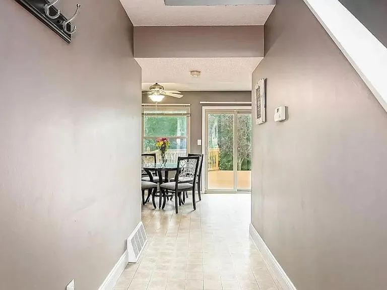 Jeffey Dr — Photo 8