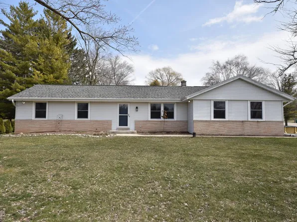 2542 Country Aire DRIVE, Cedarburg, WI 53012