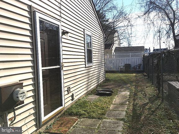 5th image of 306 Essington Ave