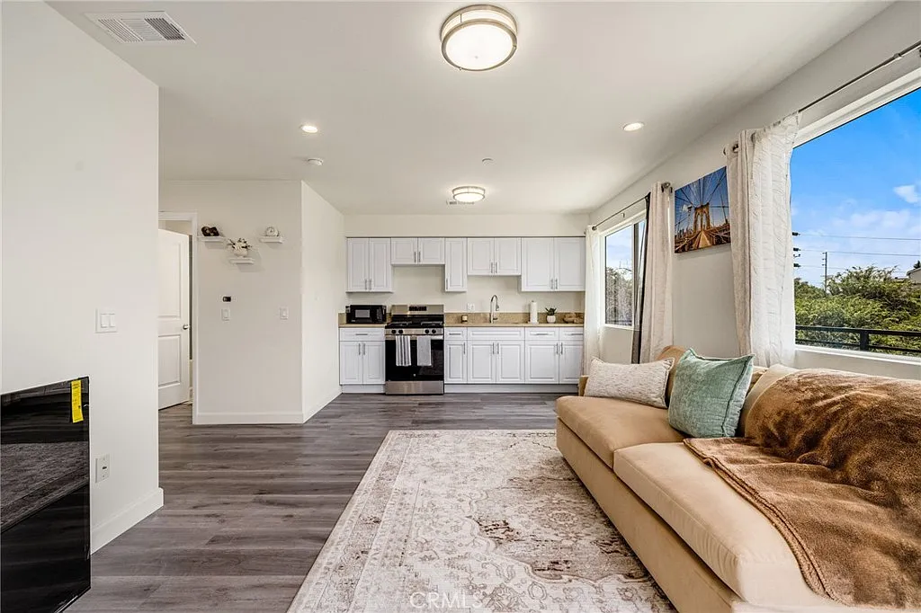 1 bed, 600 sqft, $3,500 — Photo 1