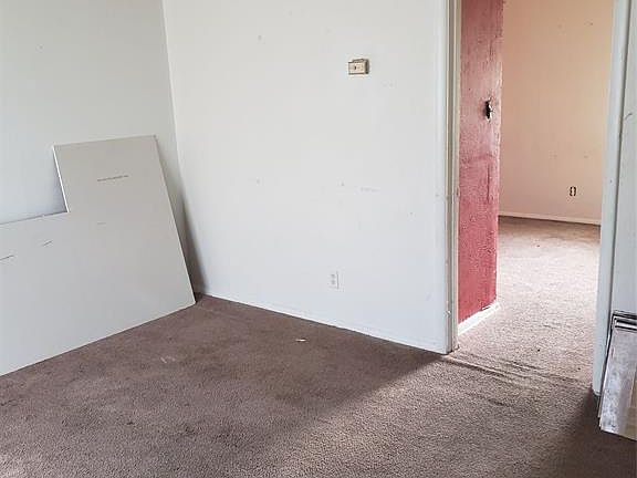 4th image of 5204 E Berry St