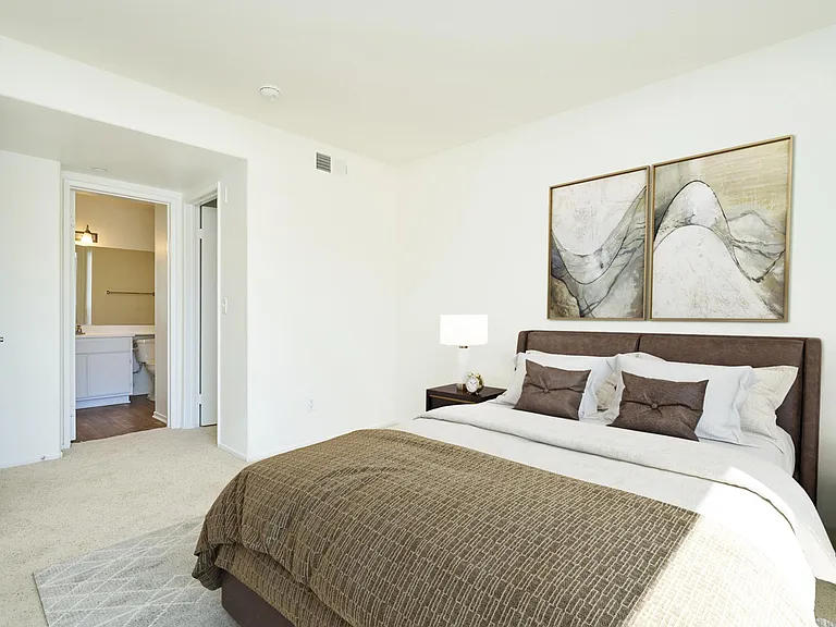 River Ranch Townhomes & Apartments — Photo 45