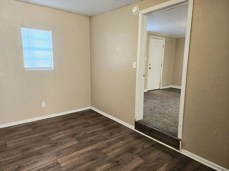 216 S Avenue I #4 — Photo 3