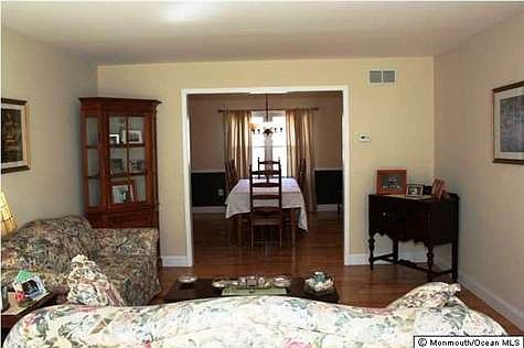 4th image of 77 Meadow Dr