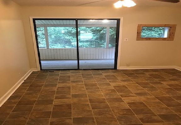 3rd image of 155 Leslie Dr