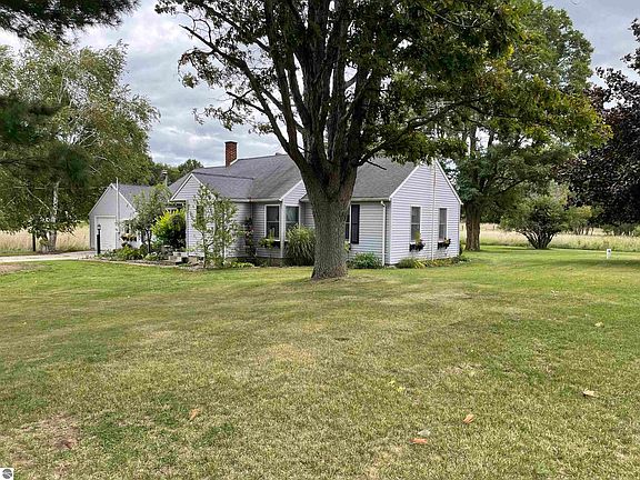 3rd image of 4658 N Croswell Rd