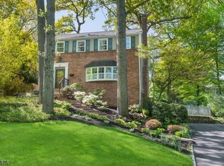 44 Old Oak Dr, Summit, NJ 07901