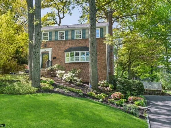 44 Old Oak Dr, New Providence Boro, NJ 07901
