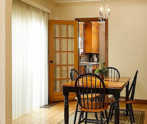 4th image of 819 Holton St