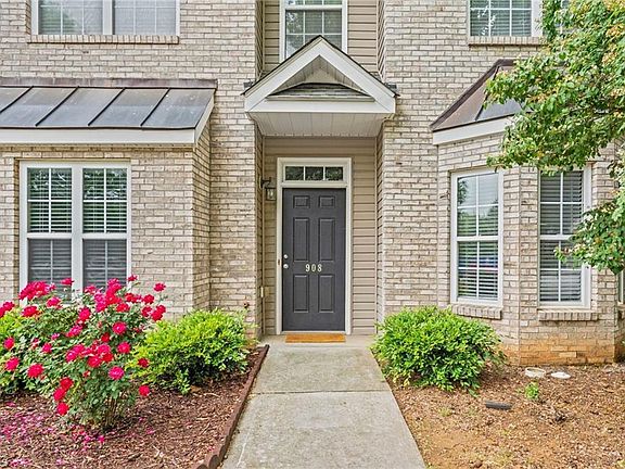 2nd image of 908 Windcastle Ln