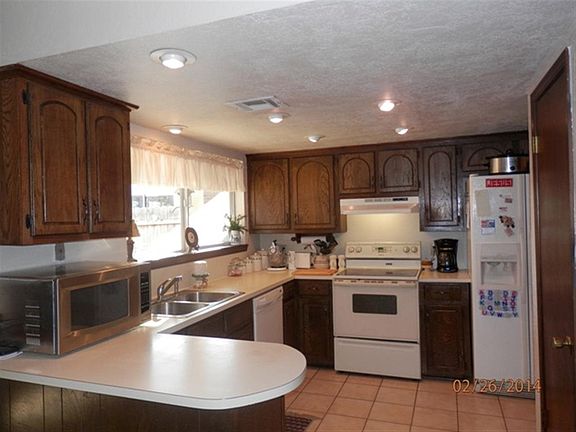 4th image of 4611 NE Columbia Ave