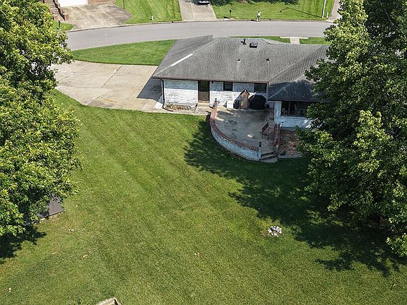 5th image of 651 N Lake Dr