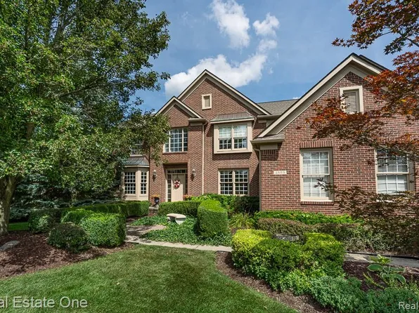 4595 Dunbar Ct, Rochester, MI 48306